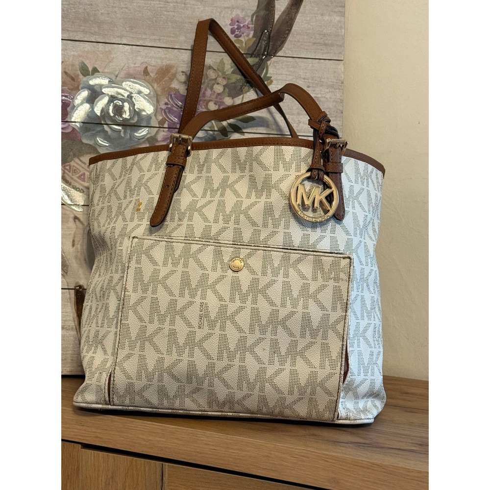 Michael Kors Jet Set Signature Leather Tote in Vanilla